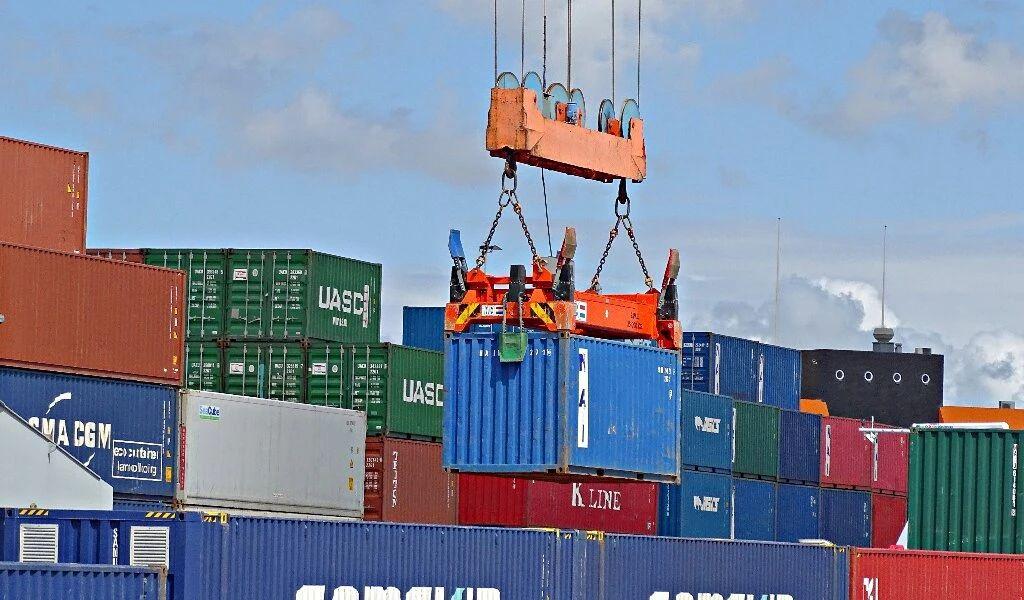 随报关单交验的货运、商业单据